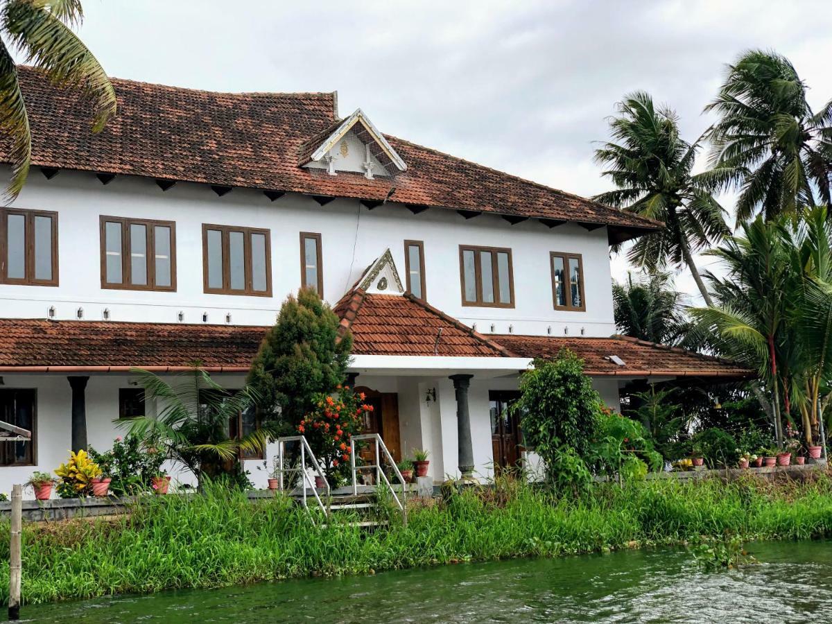 Ayana'S Homestay Alappuzha Bagian luar foto